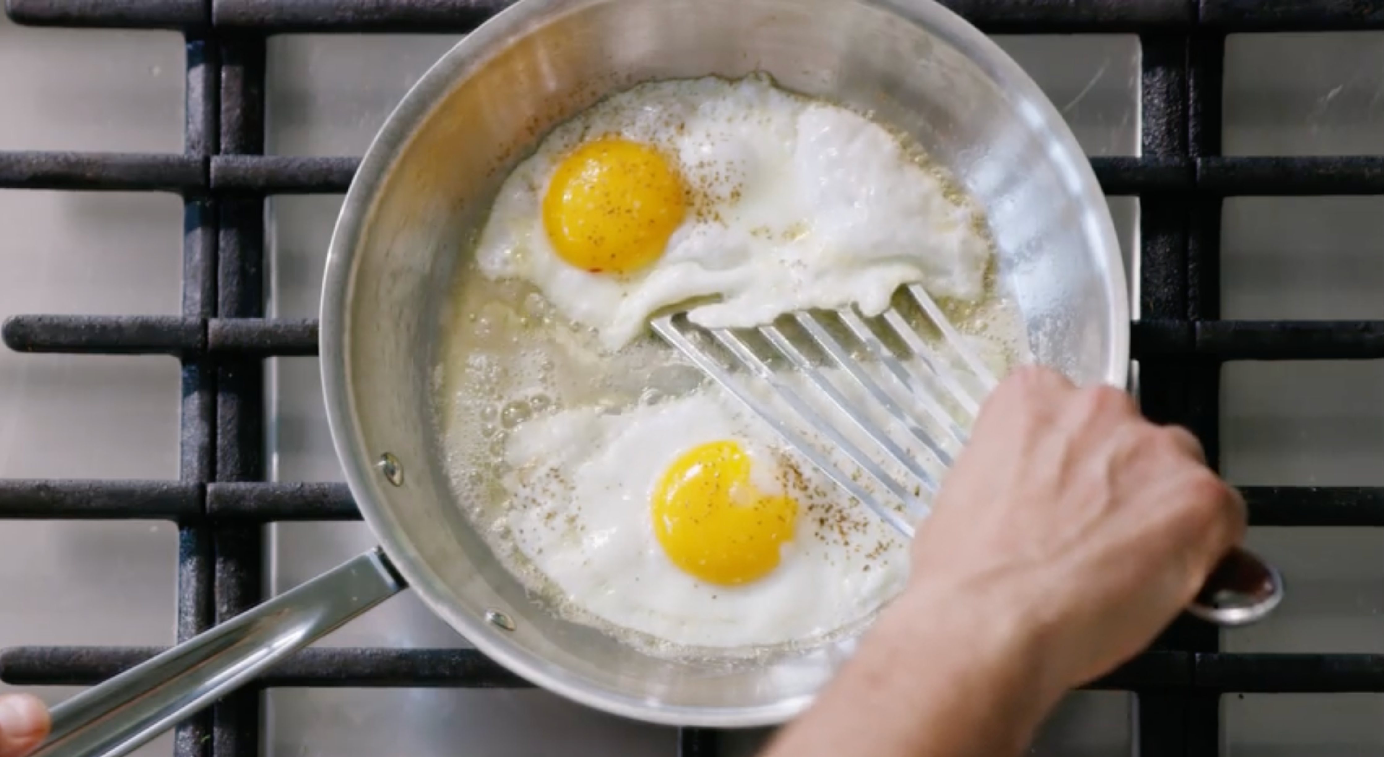 Mastering the Art of Cooking Eggs On Stainless Steel